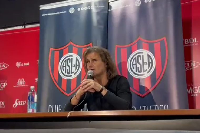Insúa se mostró furioso con el VAR por los fallos contra San Lorenzo.