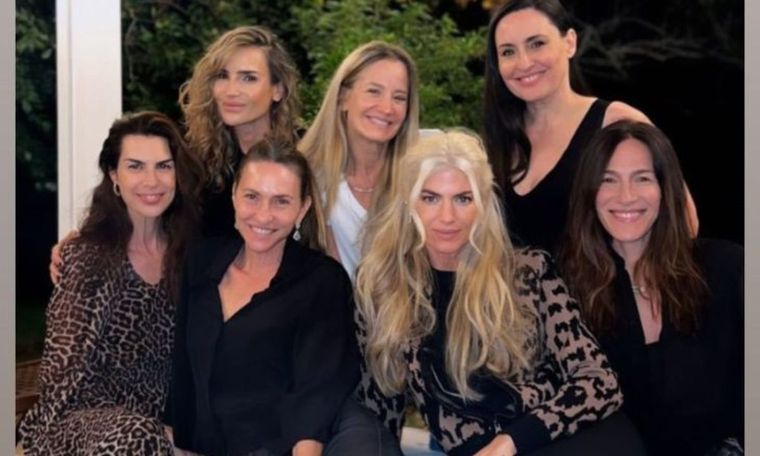 El reencuentro de Andrea Bursten, María Vázquez, Daniela Urzi y otras icónicas modelos de la década del 90 Fueron grandes figuras de las pasarelas y más de 20 años después volvieron a juntarse Foto: @danielaurzi