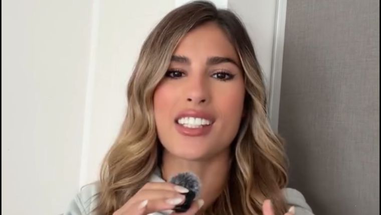 Julieta Poggio sorprendió a todos con un nuevo diseño de sonrisa que le cambió las facciones del rostro. Julieta Poggio sorprendió a todos con un nuevo diseño de sonrisa que le cambió las facciones del rostro.