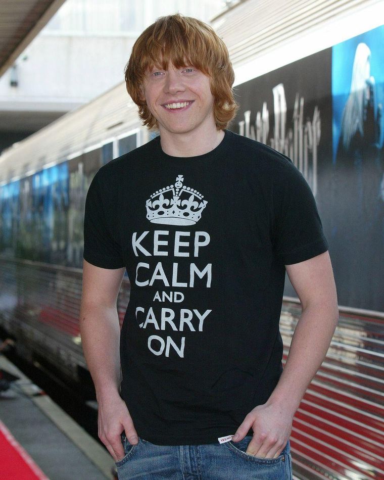 En la década de los 2000, celebridades como el actor Rupert Grint ayudaron a popularizar el mensaje al usarlo en camisetas.