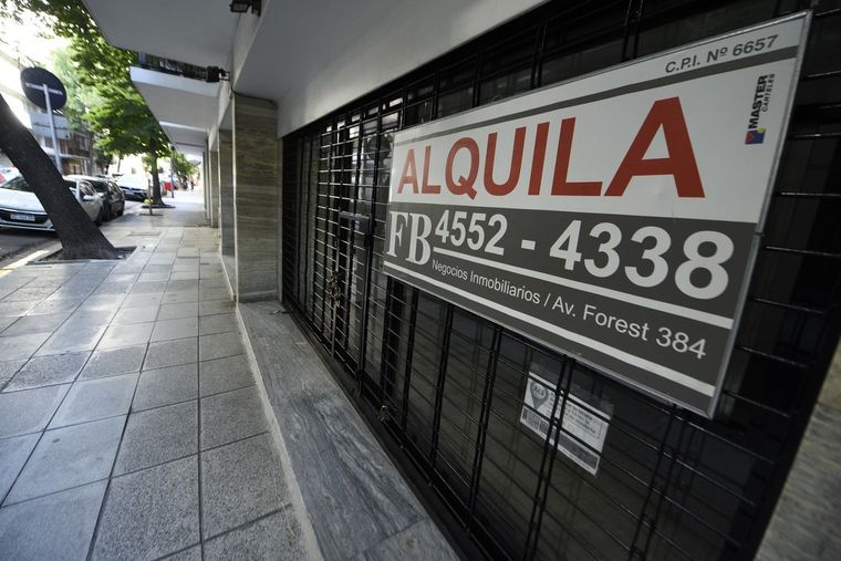 Los inquilinos buscan cumplir con el pago del alquiler. Foto: Juan Mateo Aberastain Zubimendi