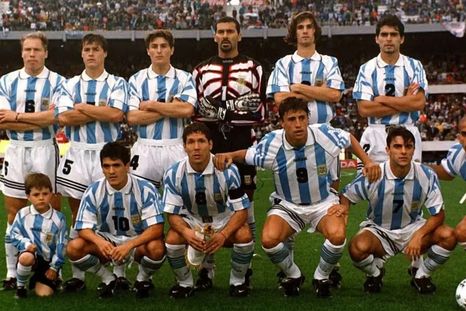 La Selección argentina de 1998 en el estadio Monumental. La Selección argentina de 1998 en el estadio Monumental.