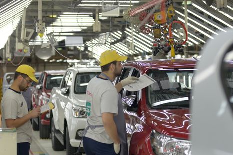 Automotrices le anunciaron a Alberto u$s 5.000 millones en inversiones