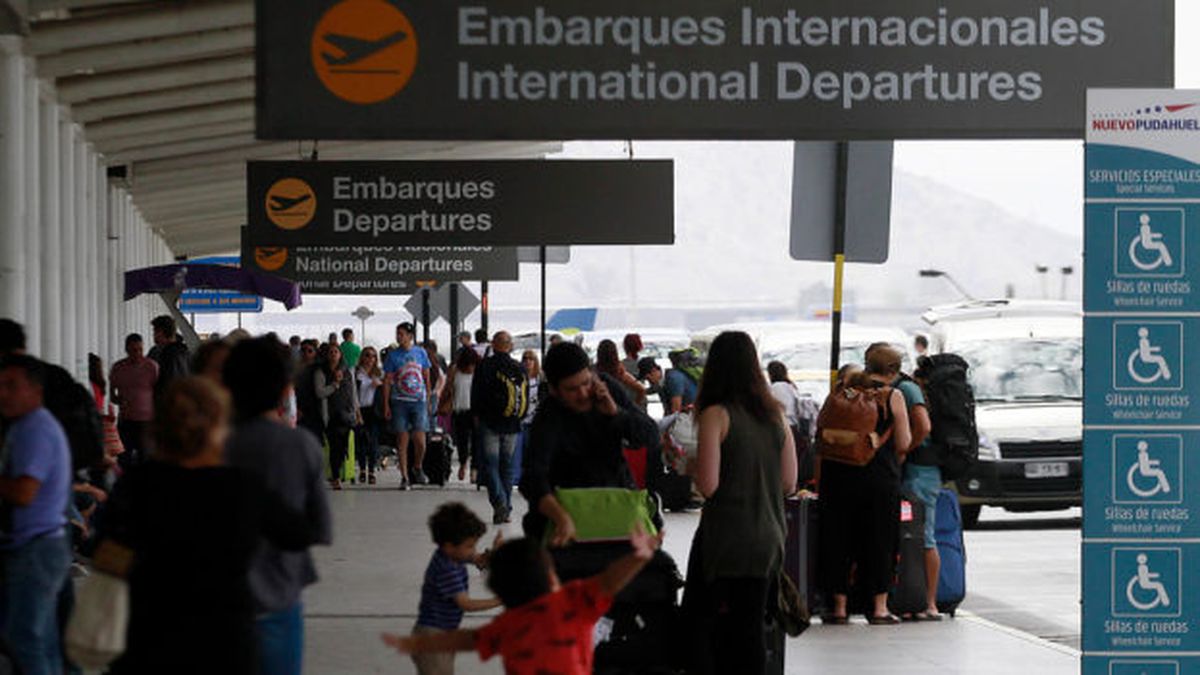 Por dos incidentes, problemas en aeropuerto de Chile