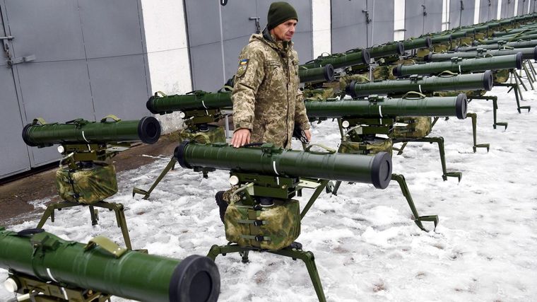 Parte de un envío de armas de Estados Unidos. Foto: Efe.