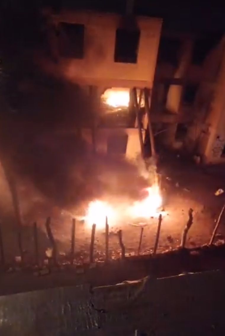 El incendio se registró en el barrio Jardín del Sol Foto: Captura de video