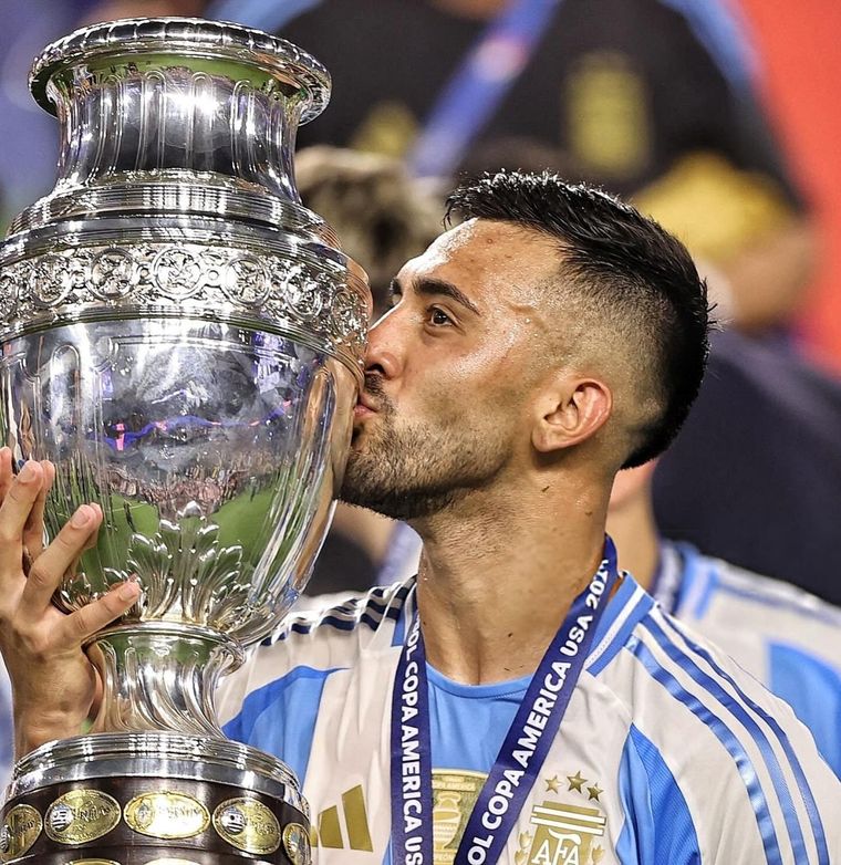 Nicolás González celebró el título con Argentina. Foto: @nicoigonzalez
