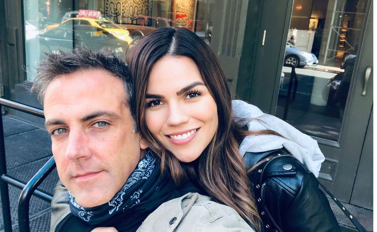 Carlos Ponce y Karina Banda se encuentran de vacaciones en Turquía.