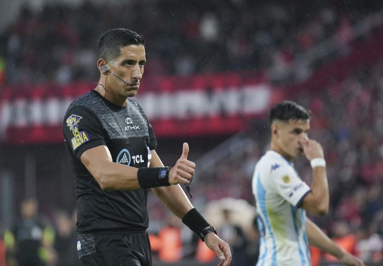 Falcón Pérez fue criticado duramente por la AFA por su arbitraje en River-Platense. Foto: Archivo