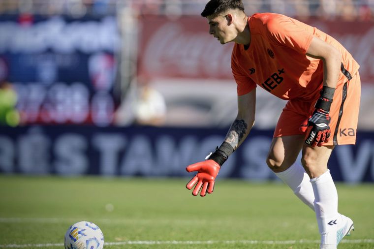 Orlando Gill y su charla con Chilavert. Foto: Fotobaires