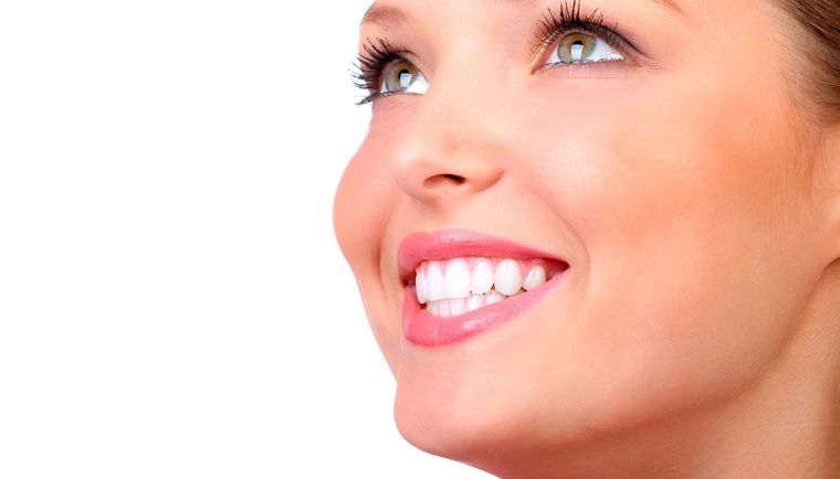 Presume una sonrisa radiante con un métodos caseros para blanquear los dientes