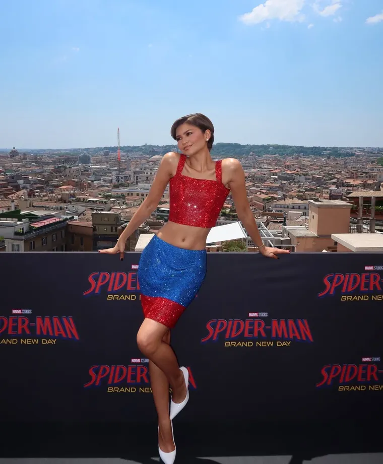 Un look de verano cargado de paillettes. Un look de verano cargado de paillettes.