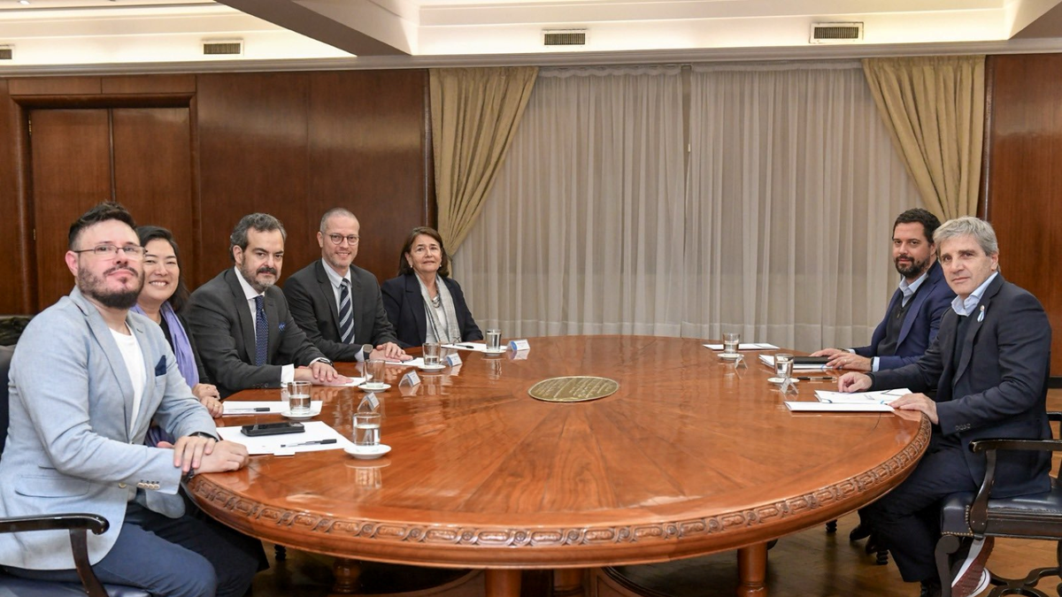 Luis Caputo se reunió con la UIA: de qué hablaron y por qué no hubo anuncios para la industria
