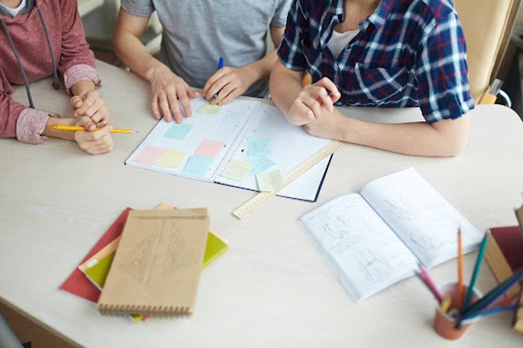 Los sistemas educativos deberían lograr estudiantes con agencia, es decir, capaces de tomar decisiones informadas. Los sistemas educativos deberían lograr estudiantes con agencia, es decir, capaces de tomar decisiones informadas.