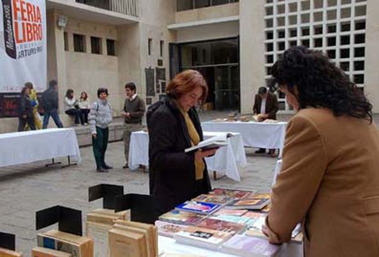 El punto de reunión será en la explanada de la biblioteca.