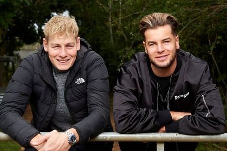 Cuando Chris (dcha.) se hizo una prueba testicular, ayudó sin saberlo a su hermano Ben (izda.). Foto: BBC