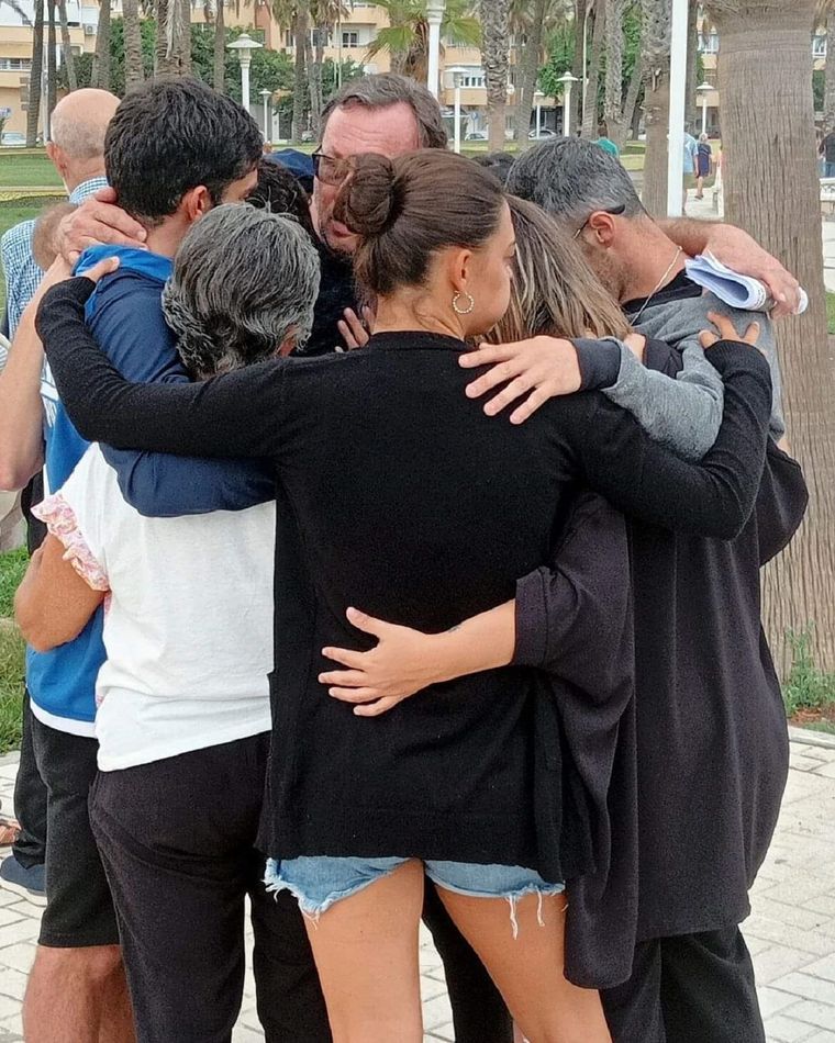 Los familiares de los jóvenes desaparecidos agradecieron el apoyo local recibido. Foto: Argentinos en Málaga y Guillermo Soria