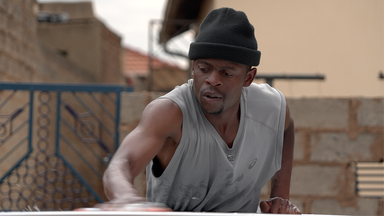 Arnold Ncube no pudo completar su educación porque no pudo demostrar que era sudafricano.