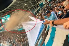 El hincha de Racing arrojó las cenizas de su ser querido desde la platea alta hacia la popular. El hincha de Racing arrojó las cenizas de su ser querido desde la platea alta hacia la popular.