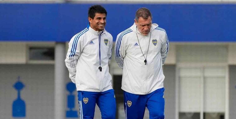 Ibarra junto a Tito Pompei, uno de sus ayudantes en Boca