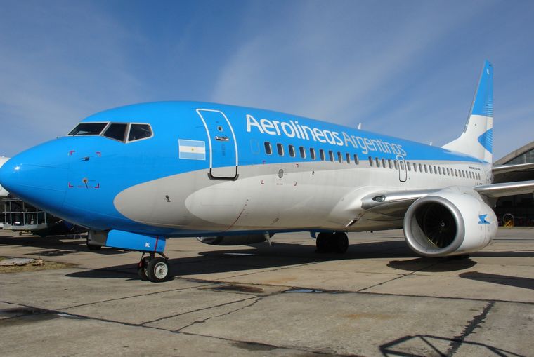 Hasta el momento, Aerolíneas Argentinas no respondió públicamente al reclamo de la familia ni brindó información sobre las medidas adoptadas para hallar al gato.