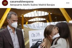 Leonor se funde en un abrazo con su madre, la reina Letizia. Foto: Instagram @casarealdeespana