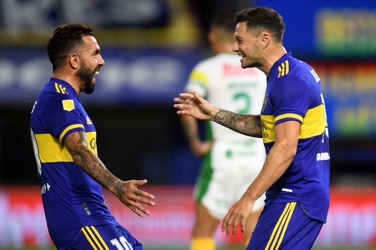 Tevez y Zárate, autores de los goles de Boca. Foto: @ESPNArgentina