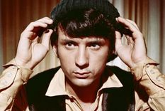 Michael Nesmith era inconfundible con su gorra de lana tejida y patillas. Foto: GETTY IMAGES