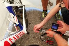 dopaje mecanico: ciclista amateur sorprendido usando motor oculto