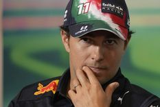 ¿En problemas? Checo Pérez enfrentaría una reducción salarial por el mal rendmiento en Red Bull Foto: EFE