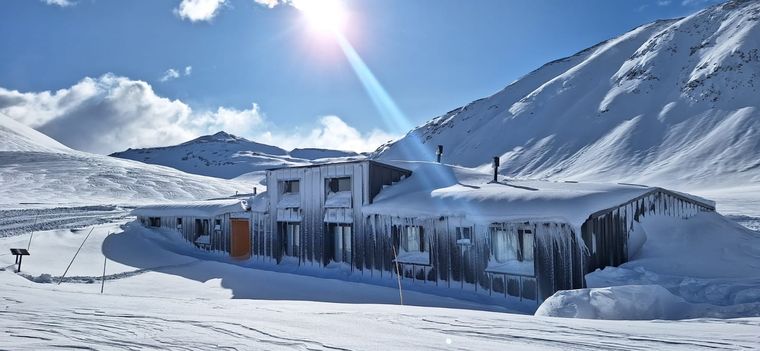 La tormenta de nieve dejó varios lugares tapados de blanco Foto: El Azufre