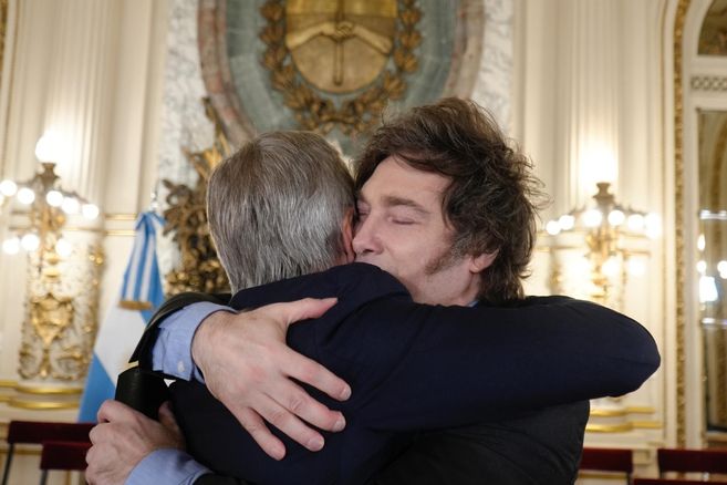 El presidente Javier Milei y el ministro de Economía, Luis Caputo. Foto: Presidencia