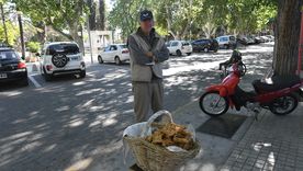 Pedro Fóppoli nació en Córdoba y se radicó en Mendoza, donde es querido por su desempeño en varios clubes de fútbol. Pedro Fóppoli nació en Córdoba y se radicó en Mendoza, donde es querido por su desempeño en varios clubes de fútbol.