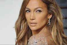 Jennifer Lopez posa de espaldas y enciende la red Jennifer Lopez es una actriz, cantante, bailarina y empresaria estadounidense con raíces latinas. Foto: Jennifer Lopez / Instagram