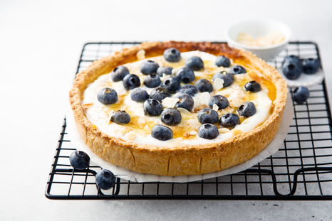 No pases horas en la cocina prepará esta tarta de yogur griego y arándanos en pocos minutos No pases horas en la cocina prepará esta tarta de yogur griego y arándanos en pocos minutos