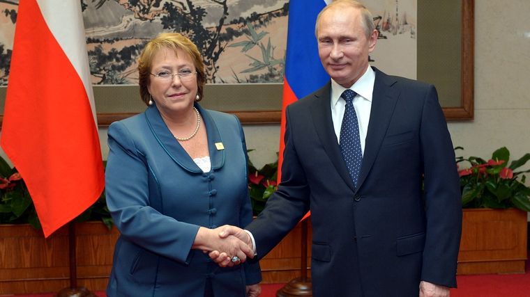 Bachelet y Putin, en una cita pasada. Foto: Wikimedia.
