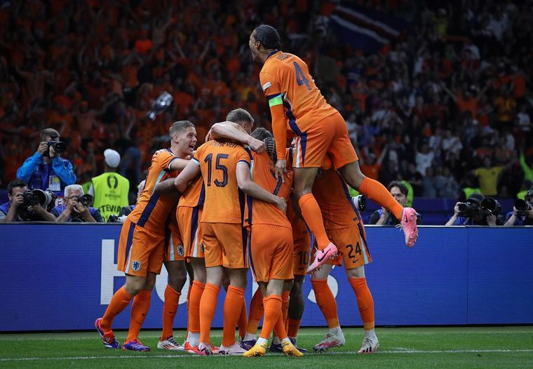 Países Bajos aparece como el gran candidato de este informe para el Mundial 2026, en una proyección que vuelve a ir contra varios de los favoritos tradicionales. Países Bajos aparece como el gran candidato de este informe para el Mundial 2026, en una proyección que vuelve a ir contra varios de los favoritos tradicionales.