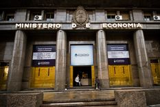 bonistas contra alberto: llevara al pais a una situacion desastrosa bonistas contra alberto: llevara al pais a una situacion desastrosa