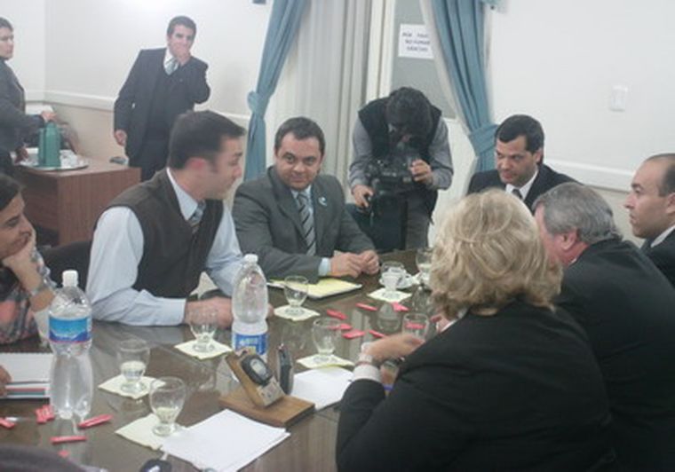 El ministro de Seguridad respondiendo a la comisión investigadora. Foto: MDZ