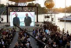 Fans de Abba se reunieron en Estocolmo para oír el anuncio del jueves. Foto: GETTY IMAGES Fans de Abba se reunieron en Estocolmo para oír el anuncio del jueves. Foto: GETTY IMAGES