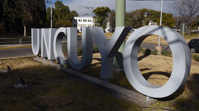 El ingreso a la UNCuyo. El ingreso a la UNCuyo.