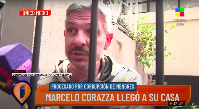 Marcelo Corazza ingresando a su casa de Tigre luego de ser liberado por decisión de la Justicia. Foto: Imagen de América TV