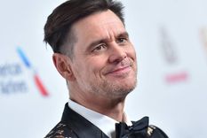 que pelicula obligo a jim carrey a entrenarse con la cia para resistir torturas