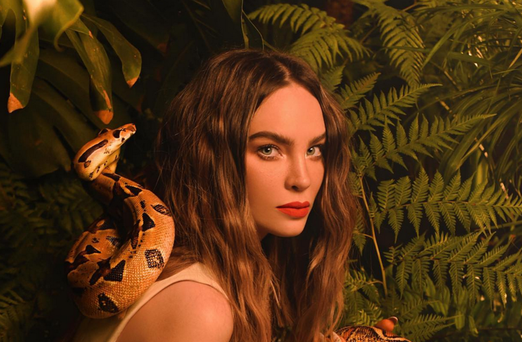 Belinda se autodefinió como reina de los amarres. Foto: INSTAGRAM @BELINDA