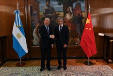Luis Caputo se reunió este miércoles con el embajador de China Foto: Twitter Oficial Luis Caputo Luis Caputo se reunió este miércoles con el embajador de China Foto: Twitter Oficial Luis Caputo
