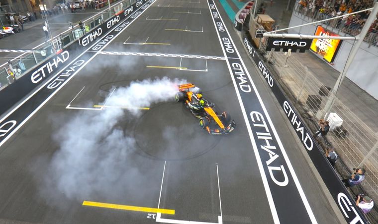 Lando Norris, el campeón que llevó a McLaren de regreso a la gloria. Lando Norris, el campeón que llevó a McLaren de regreso a la gloria.