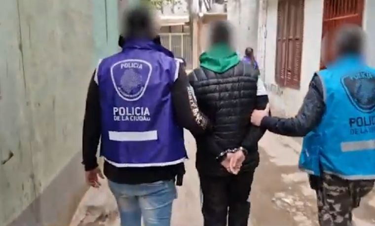 El acusado fue detenido gracias a una carta con símbolos escrita por una menor de edad Foto: NA