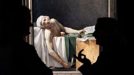 "La muerte de Marat", de Jacques-Louis David, es una imagen engañosamente simple de un asesinato real.