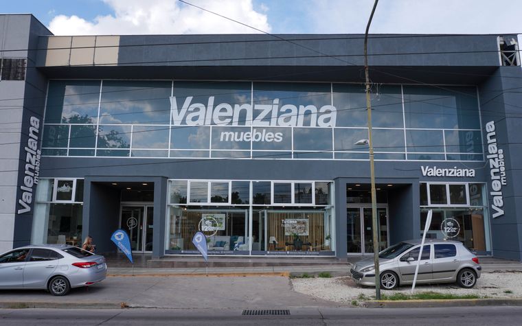 Valenziana propone variedad y calidad en muebles personalizados. Valenziana propone variedad y calidad en muebles personalizados.