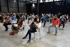 se desato una carrera sin reglas para comprar vacunas pero faltan dolares, contactos y logistica